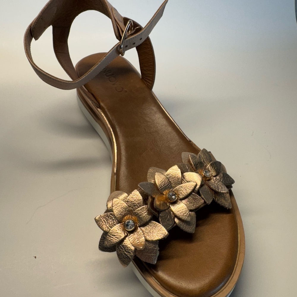 NWOT Inuovo gold platform comfort sandals size EU 39 US 8.5 - Picture 3 of 11